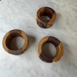 Handcrafted Wooden Napkin Rings Two-Tone Carved Leaf Design Home Decor Set of 3‎